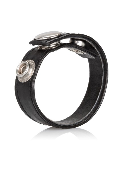 Leather ring with 3-button snap closure