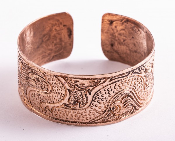 Bangle with dragon pattern