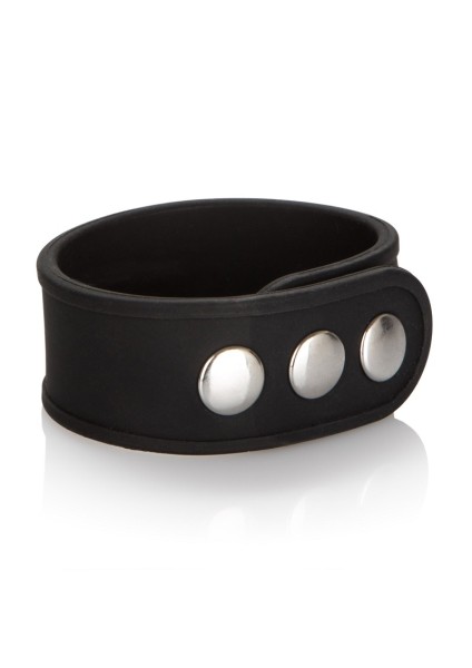 Silicone ring with 3-button snap closure