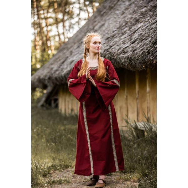 Medieval dress with border